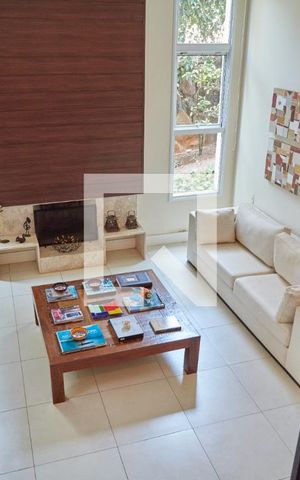 Casa de condomínio para alugar com 550m², 4 quartos e 3 vagas Casa de condomínio para alugar com 550m², 4 quartos e 3 vagasSala