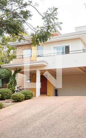Casa de condomínio para alugar com 550m², 4 quartos e 3 vagas Casa de condomínio para alugar com 550m², 4 quartos e 3 vagasGaragem