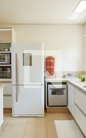 Casa de condomínio para alugar com 550m², 4 quartos e 3 vagas Casa de condomínio para alugar com 550m², 4 quartos e 3 vagasCozinha
