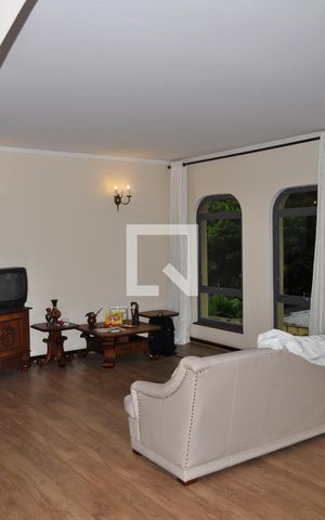 Casa à venda com 500m², 5 quartos e 5 vagas Casa à venda com 500m², 5 quartos e 5 vagas Sala