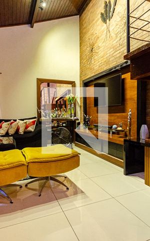 Casa de condomínio à venda com 209m², 3 quartos e 4 vagas Casa de condomínio à venda com 209m², 3 quartos e 4 vagasSala
