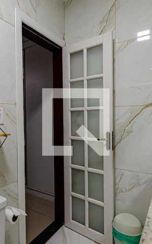 Casa de condomínio à venda com 209m², 3 quartos e 4 vagas Casa de condomínio à venda com 209m², 3 quartos e 4 vagasBanheiro da Suíte