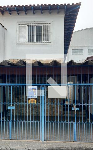 Casa à venda com 140m², 3 quartos e 2 vagas Casa à venda com 140m², 3 quartos e 2 vagasFachada - Plaquinha Instalada