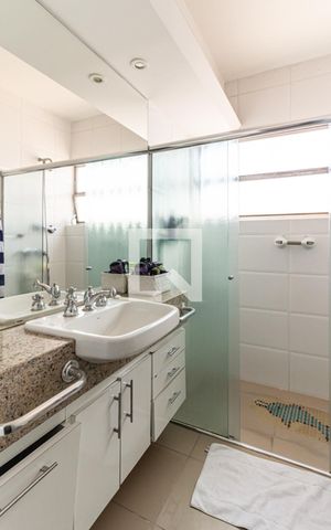 Apartamento à venda com 234m², 3 quartos e 2 vagas Apartamento à venda com 234m², 3 quartos e 2 vagasSuíte 2 - Banheiro
