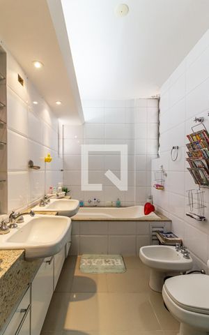 Apartamento à venda com 234m², 3 quartos e 2 vagas Apartamento à venda com 234m², 3 quartos e 2 vagasSuíte 1 - Banheiro