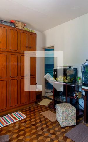 Casa à venda com 300m², 3 quartos e 3 vagas Casa à venda com 300m², 3 quartos e 3 vagasSuíte