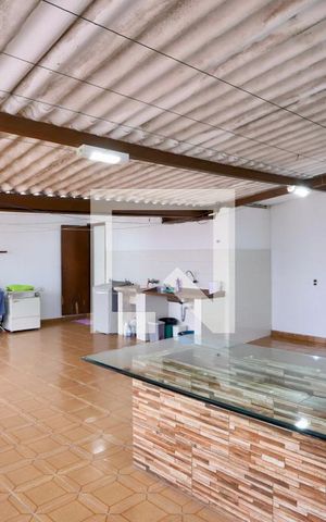 Casa à venda com 120m², 6 quartos e 1 vaga Casa à venda com 120m², 6 quartos e 1 vagaQuintal