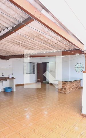 Casa à venda com 120m², 6 quartos e 1 vaga Casa à venda com 120m², 6 quartos e 1 vagaQuintal