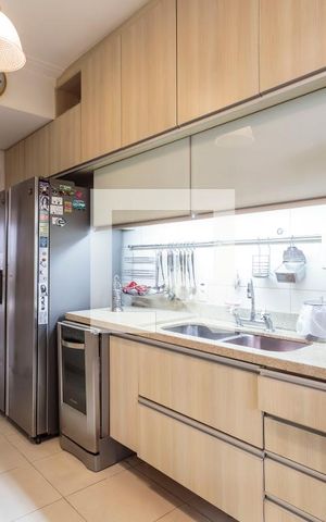 Casa de condomínio à venda com 210m², 4 quartos e 3 vagas Casa de condomínio à venda com 210m², 4 quartos e 3 vagasCozinha