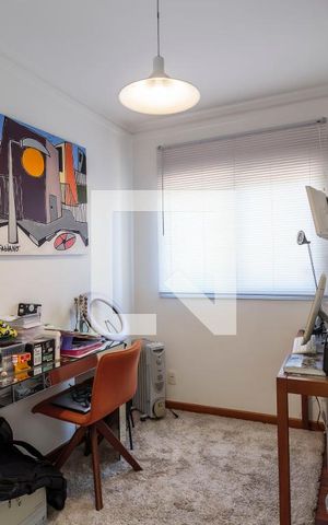 Casa de condomínio à venda com 210m², 4 quartos e 3 vagas Casa de condomínio à venda com 210m², 4 quartos e 3 vagasEscritório