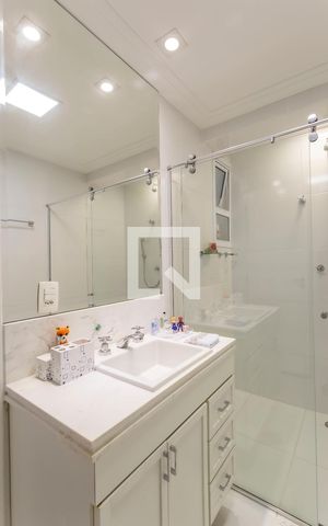 Casa de condomínio à venda com 210m², 4 quartos e 3 vagas Casa de condomínio à venda com 210m², 4 quartos e 3 vagasBanheiro da Suíte 2