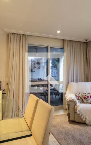 Casa de condomínio à venda com 210m², 4 quartos e 3 vagas Casa de condomínio à venda com 210m², 4 quartos e 3 vagasSala