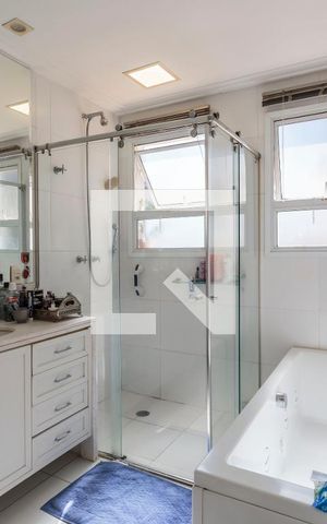 Casa de condomínio à venda com 210m², 4 quartos e 3 vagas Casa de condomínio à venda com 210m², 4 quartos e 3 vagasBanheiro da Suíte 4