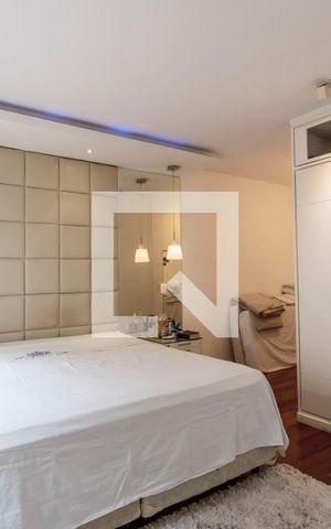 Casa de condomínio à venda com 210m², 4 quartos e 3 vagas Casa de condomínio à venda com 210m², 4 quartos e 3 vagasSuíte 4
