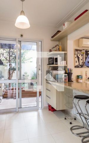 Casa de condomínio à venda com 210m², 4 quartos e 3 vagas Casa de condomínio à venda com 210m², 4 quartos e 3 vagasCozinha
