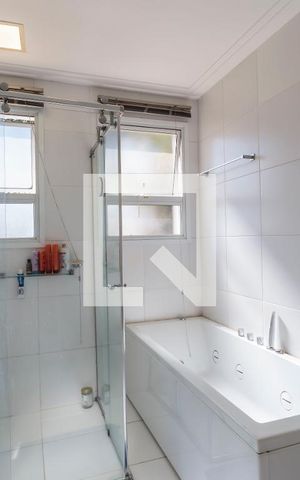 Casa de condomínio à venda com 210m², 4 quartos e 3 vagas Casa de condomínio à venda com 210m², 4 quartos e 3 vagasBanheiro da Suíte 4