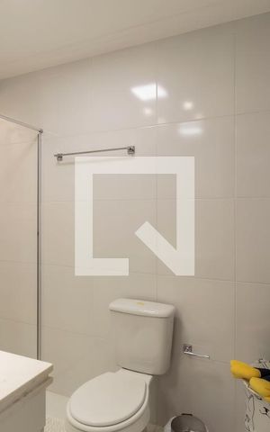Casa de condomínio à venda com 210m², 4 quartos e 3 vagas Casa de condomínio à venda com 210m², 4 quartos e 3 vagasBanheiro da Suíte 2