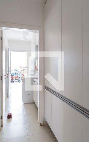 Casa de condomínio à venda com 210m², 4 quartos e 3 vagas Casa de condomínio à venda com 210m², 4 quartos e 3 vagasÁrea de Serviço