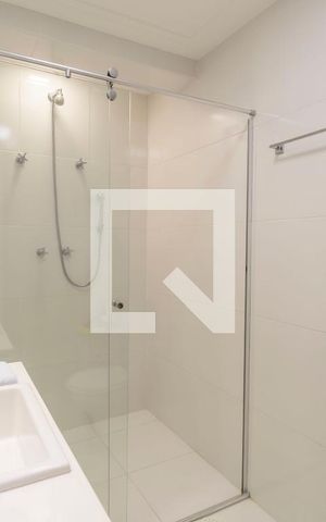 Casa de condomínio à venda com 210m², 4 quartos e 3 vagas Casa de condomínio à venda com 210m², 4 quartos e 3 vagasBanheiro da Suíte 2