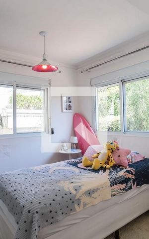 Casa de condomínio à venda com 210m², 4 quartos e 3 vagas Casa de condomínio à venda com 210m², 4 quartos e 3 vagasSuíte 3