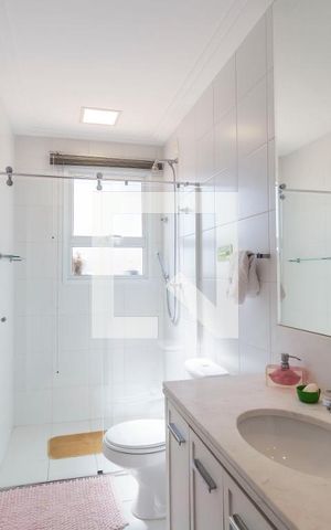 Casa de condomínio à venda com 210m², 4 quartos e 3 vagas Casa de condomínio à venda com 210m², 4 quartos e 3 vagasBanheiro da Suíte 1