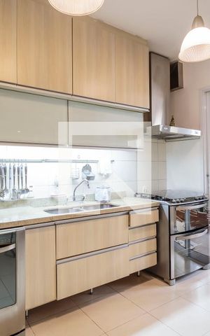 Casa de condomínio à venda com 210m², 4 quartos e 3 vagas Casa de condomínio à venda com 210m², 4 quartos e 3 vagasCozinha