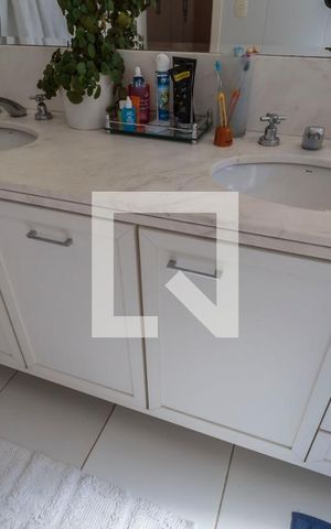 Casa de condomínio à venda com 210m², 4 quartos e 3 vagas Casa de condomínio à venda com 210m², 4 quartos e 3 vagasBanheiro da Suíte 4