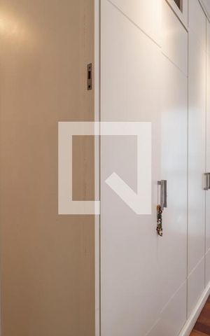 Casa de condomínio à venda com 210m², 4 quartos e 3 vagas Casa de condomínio à venda com 210m², 4 quartos e 3 vagasSuíte 4