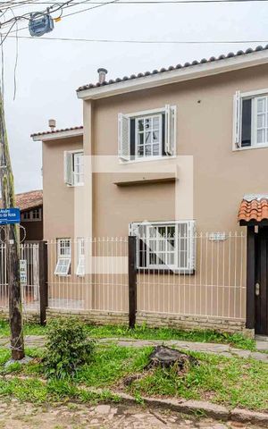 Casa à venda com 160m², 5 quartos e 2 vagas Casa à venda com 160m², 5 quartos e 2 vagasFachada