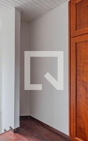 Casa à venda com 160m², 5 quartos e 2 vagas Casa à venda com 160m², 5 quartos e 2 vagasCorredor