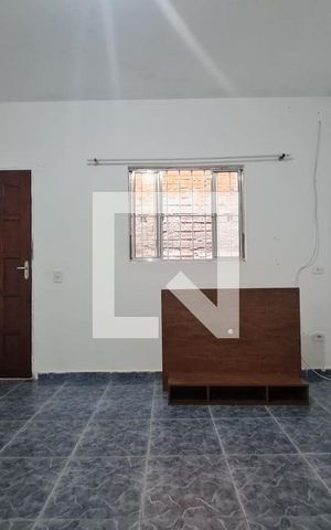 Casa para alugar com 25m², 1 quarto e 1 vaga Casa para alugar com 25m², 1 quarto e 1 vagaSala