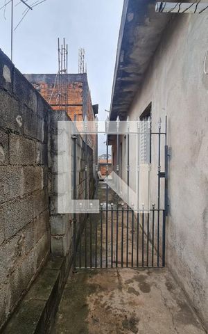 Casa para alugar com 25m², 1 quarto e 1 vaga Casa para alugar com 25m², 1 quarto e 1 vagaPortão acesso ao imovel