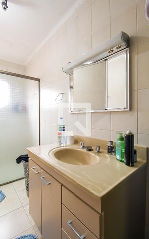 Casa à venda com 117m², 4 quartos e 1 vaga Casa à venda com 117m², 4 quartos e 1 vagaBanheiro 2