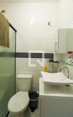 Casa à venda com 117m², 4 quartos e 1 vaga Casa à venda com 117m², 4 quartos e 1 vagaBanheiro