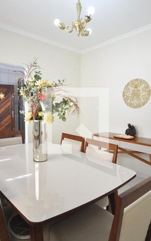 Casa à venda com 220m², 3 quartos e 4 vagasCopa