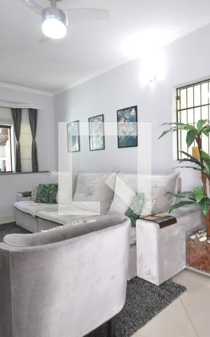Casa à venda com 220m², 3 quartos e 4 vagasSala