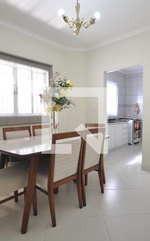 Casa à venda com 220m², 3 quartos e 4 vagasCopa