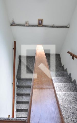 Casa à venda com 220m², 3 quartos e 4 vagasEscada