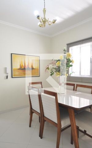 Casa à venda com 220m², 3 quartos e 4 vagasCopa