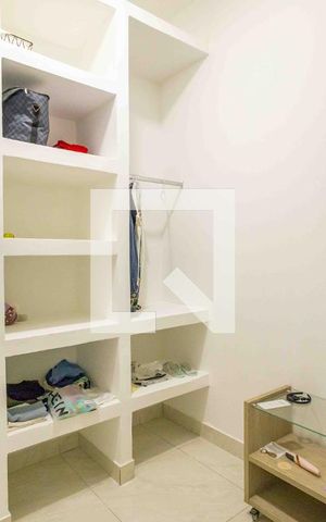 Casa à venda com 300m², 3 quartos e 5 vagas Casa à venda com 300m², 3 quartos e 5 vagasSuíte 1 Closet
