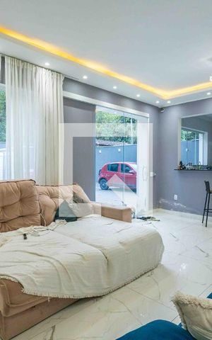 Casa à venda com 300m², 3 quartos e 5 vagas Casa à venda com 300m², 3 quartos e 5 vagasSala