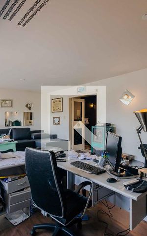 Casa à venda com 690m², 4 quartos e 5 vagasEscritório 1
