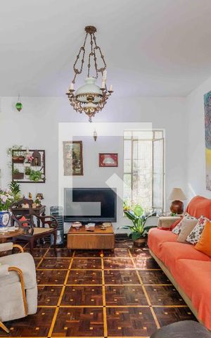Casa à venda com 690m², 4 quartos e 5 vagasSala