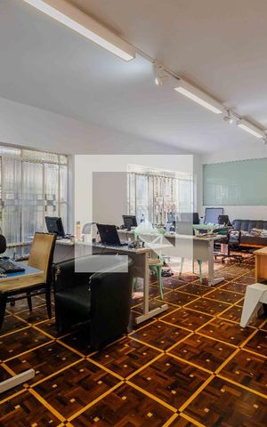 Casa à venda com 690m², 4 quartos e 5 vagasEscritório 2