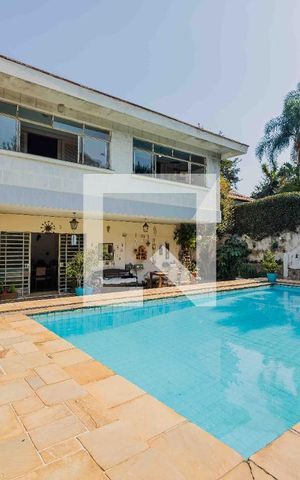 Casa à venda com 690m², 4 quartos e 5 vagasPiscina