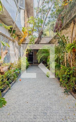 Casa à venda com 690m², 4 quartos e 5 vagasEntrada