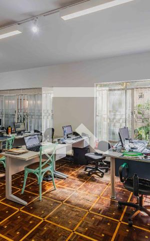 Casa à venda com 690m², 4 quartos e 5 vagasEscritório 2