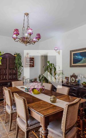 Casa à venda com 690m², 4 quartos e 5 vagasSala