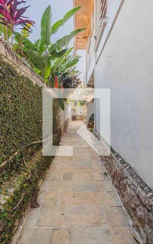 Casa à venda com 690m², 4 quartos e 5 vagasEntrada
