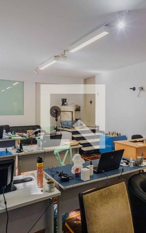 Casa à venda com 690m², 4 quartos e 5 vagasEscritório 2
